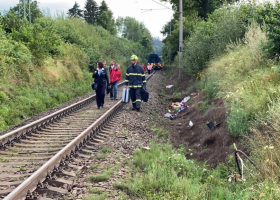 Smrtelná nehoda na kolejích. Jedna osoba zemřela, několik desítek osob bylo evakuováno