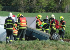 Tři lidé zemřeli u Nýřan při nehodě na železničním přejezdu