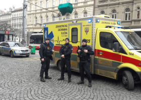 Dva pokusy o sebevraždu v Praze. Žena skočila, muže se podařilo zachránit
