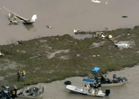 Nákladní letadlo se třemi lidmi spadlo nedaleko Houstonu do bažin