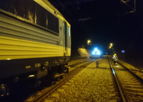 Rychlík projel návěstidlo a vjel do cesty osobnímu vlaku, vlaky zastavily 34 metrů od sebe