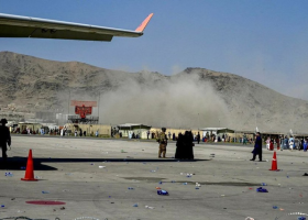 Obrovský výbuch a střelba u letiště v Kábulu