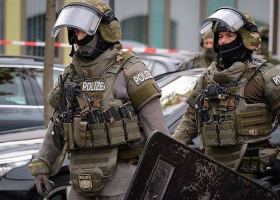 V Berlíně probíhá razie na pašeráky se zbraněmi. Některé zbraně měly být i z Česka