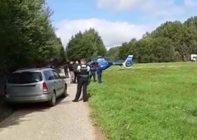 Muž vzal svou přítelkyni jako rukojmí. Policisté ho dopadli pomocí vrtulníku.