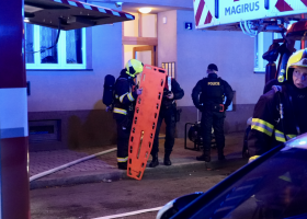 Při požáru v pražské Libni zemřela jedna osoba