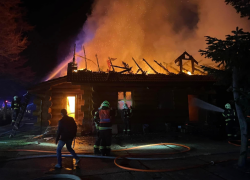 Požár chatu kompletně zničil