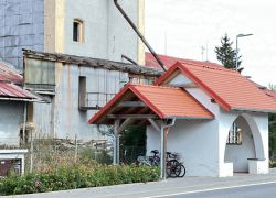 Areál Sladovny v obci Příkazy na Olomoucku, kde byla výrobní linka na cigarety