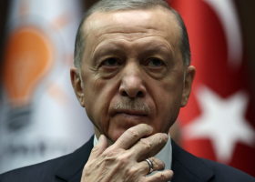Turecký prezident Erdogan sice vyhrál první kolo, ale čeká ho ještě druhé