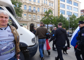 Na proruské demonstraci zadrželi muže s nášivkou Wágnerovy skupiny