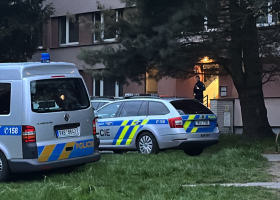 Pražští policisté šetří podezřelou smrt ženy v bytě ve Sládkovičově ulici