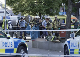 Střelba ve Stockholmu. Útočníci stříleli údajně z kalašnikovů.