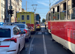 Smrtelná nehoda chodce a tramvaje v Podbabě