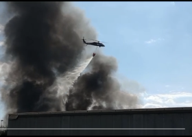 Rozsáhlý požár na Berounsku: Středočeští hasiči bojují s plameny, pět zraněných