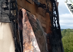 požár bývalého penzionu v Tanvaldu