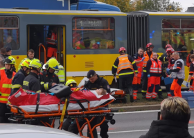 Více než 30 zraněných po střetu tramvají v Plzni!
