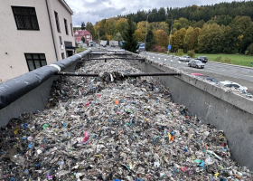 Celníci v Náchodě zadrželi 23 tun odpadu, který do ČR putoval z Polska