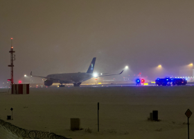 Na pražském letišti nouzově přistálo letadlo. Mělo problém s pneumatikou.