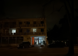 Noční policejní razie na pražské ubytovně