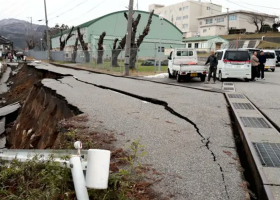 Japonsko se pořád chvěje. Počet obětí silného zemětřesení stoupá.