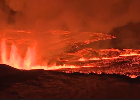 Sopka na Islandu opět chrlí lávu