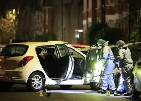 Při hrůzném útoku kyselinou bylo v Londýně zraněno devět lidí.