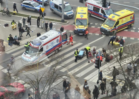 V Polském Štětíně vjelo auto do hloučku lidí, 17 zraněných, včetně dětí