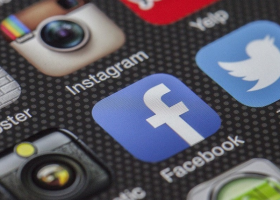Facebook a Instagram mají globální výpadek
