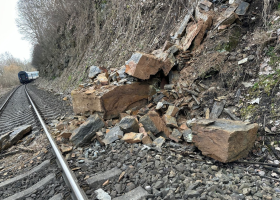 U Olešnice došlo k nehodě vlaku, evakuováno je přes stovku cestujících