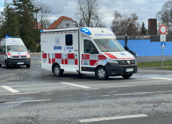 Zranění Češi přistáli vojenským speciálem ve Kbelích