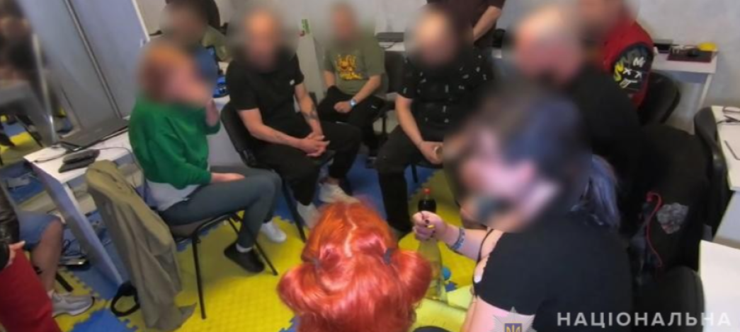 V podvodném call centru v Oděse zatkla policie šest Čechů, lidi připravili o miliony korun