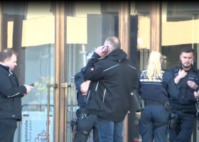 Muž zaútočil v Mannheimu mačetou v knihovně, policie ho zastřelila