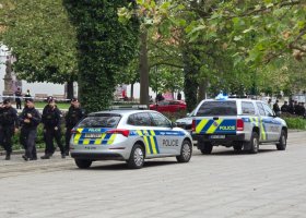 Plzeňští policisté se zabývají vraždou ženy, byla ubodána za bílého dne v parku