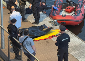 Tělo muže, které vytáhli policisté z Vltavy, patří mladému Britovi