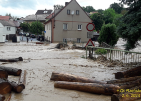 Bouřky a záplavy paralyzují dopravu na Plzeňsku