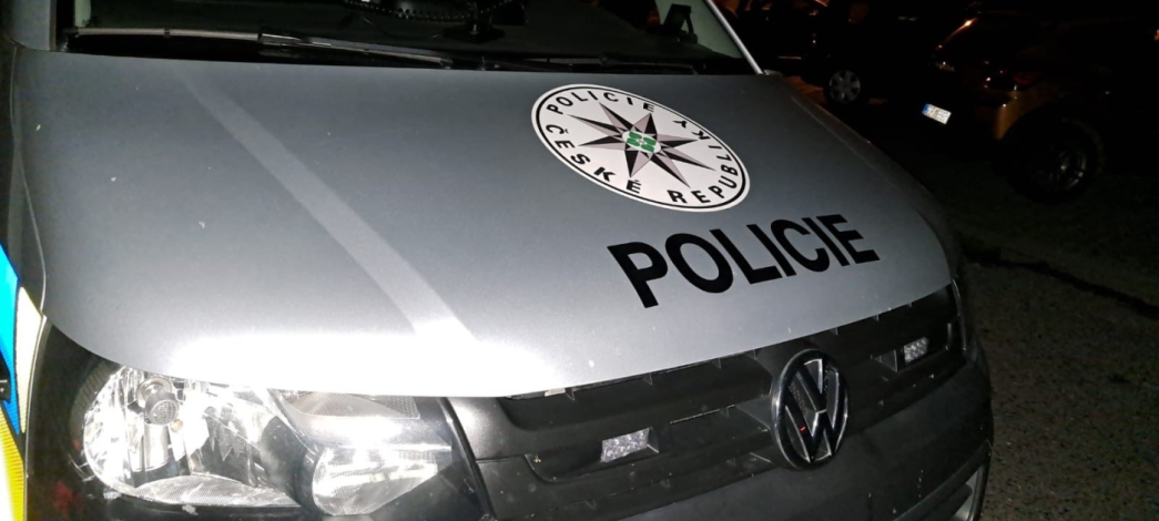 Dvě vraždy na jihu Čech. Podezřelé policisté zadrželi