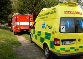 Muže přejel špatně zabrzděný autobus, zemřel